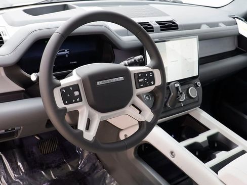 New 2026 Land Rover Defender 110 X-Dynamic SE image 8