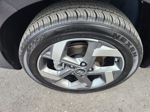 Certified 2024 Hyundai Venue SEL image 9