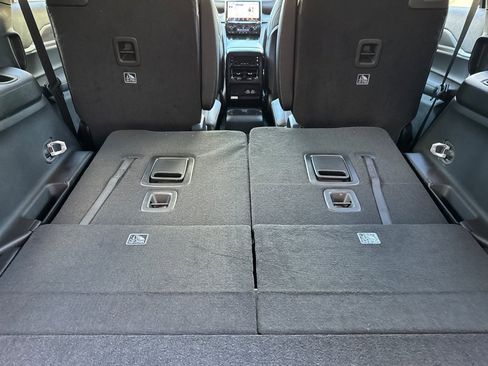 New 2025 Jeep Grand Cherokee L Limited w/ Black Appearance Package image 15