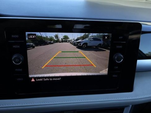 Certified 2025 Volkswagen Taos SE image 23