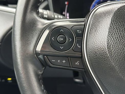 Used 2025 Toyota Corolla Cross XLE FWD image 25