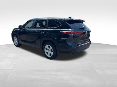 Used 2023 Toyota Highlander L image 4