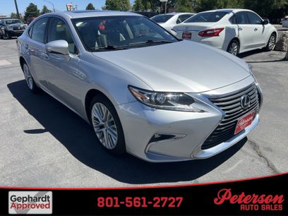 Used 2016 Lexus ES 350 w/ Navigation System Package