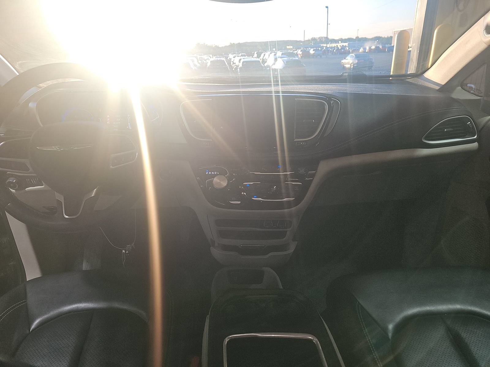 Used 2024 Chrysler Pacifica Touring-L FWD image 12