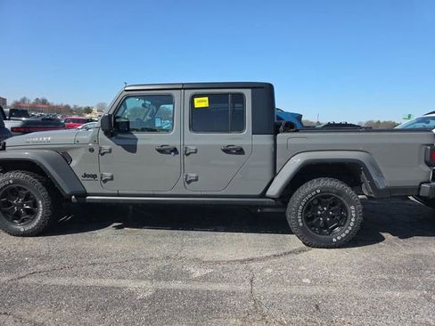 Used 2022 Jeep Gladiator Willys image 6