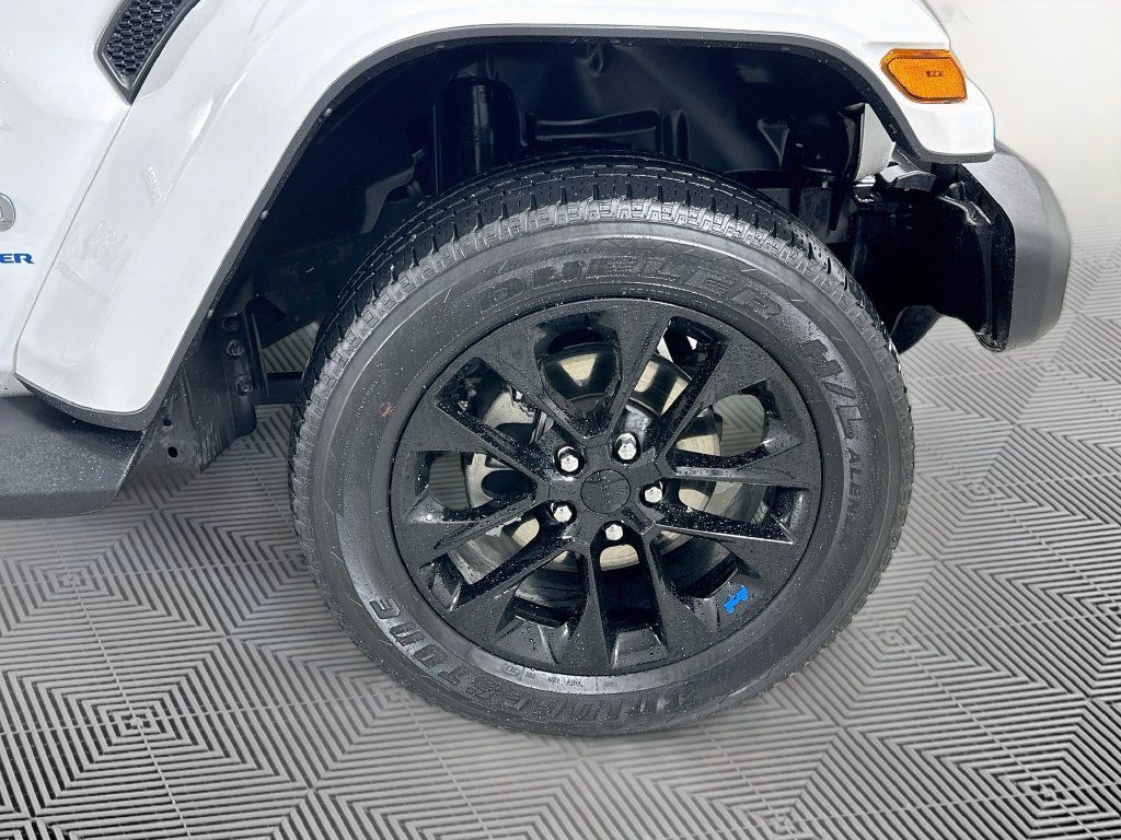 Used 2023 Jeep Wrangler Unlimited Sahara w/ Cold Weather Group AWD/4WD image 20
