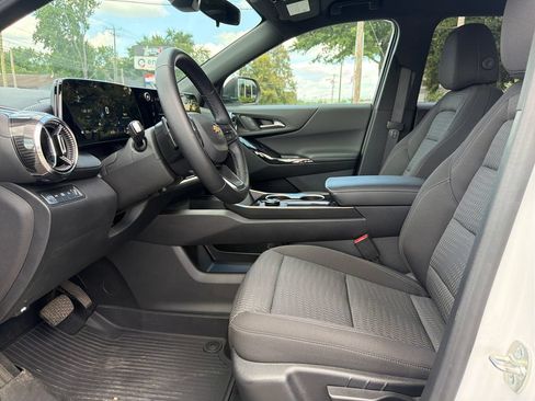 Certified 2026 Chevrolet Equinox LT w/ LPO, Floor Liner Package AWD/4WD image 9