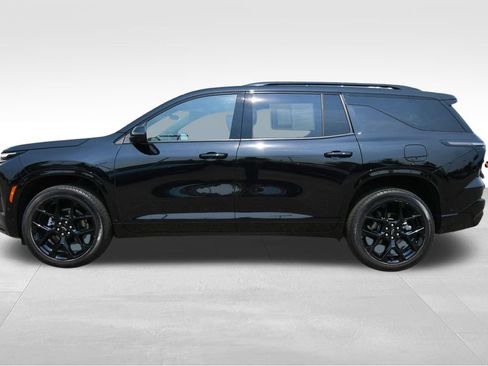 Used 2025 Chevrolet Traverse RS w/ LPO, Floor Liner Package AWD/4WD image 4
