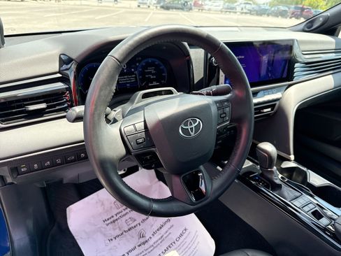 Used 2025 Toyota Camry XSE image 11
