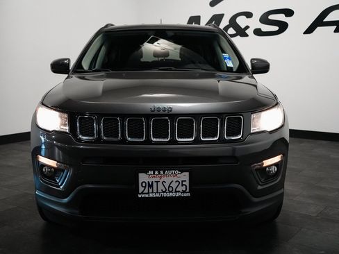 Used 2020 Jeep Compass Latitude FWD image 9
