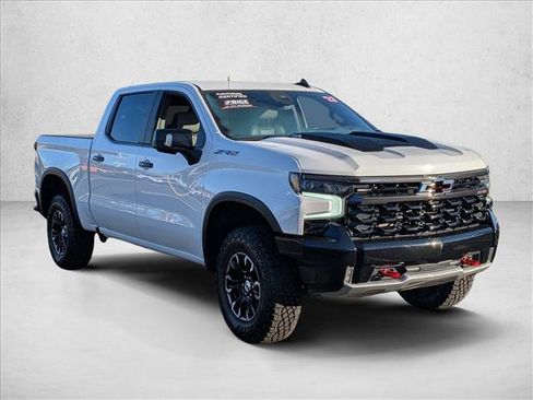 Used 2023 Chevrolet Silverado 1500 ZR2 w/ Technology Package image 3