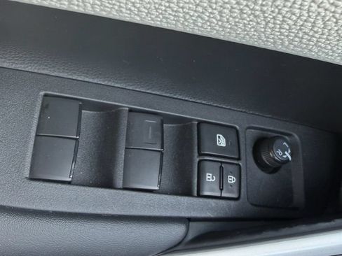 Used 2024 Toyota Corolla Cross L FWD image 28