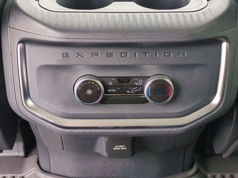 New 2025 Ford Expedition Active image 17