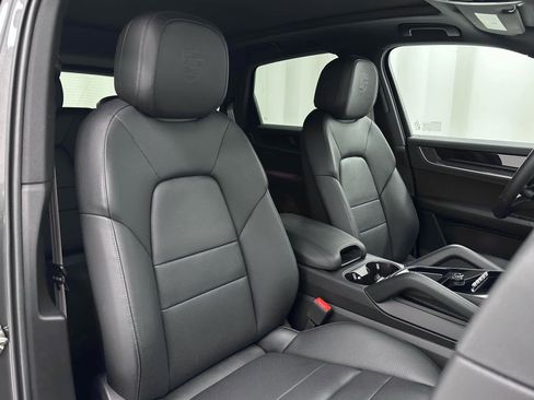 Used 2025 Porsche Cayenne image 19