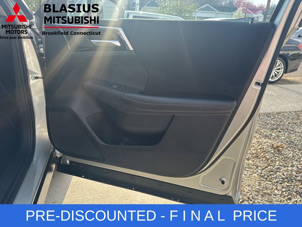 Used 2025 Mitsubishi Outlander ES AWD/4WD image 36