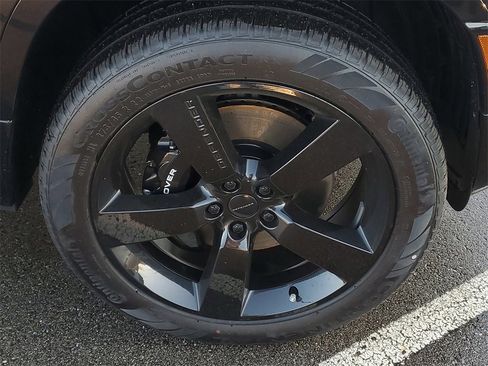 New 2026 Land Rover Defender 130 V8 image 5