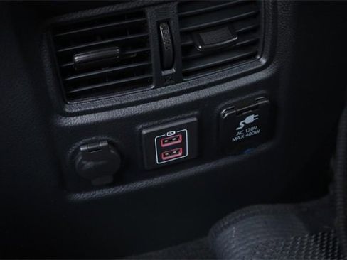 Certified 2024 Nissan Titan SV w/ SV Convenience Package image 23