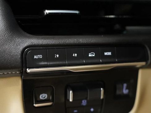 Used 2021 Cadillac Escalade Premium Luxury w/ Performance Package AWD/4WD image 21