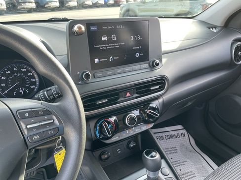 Used 2022 Hyundai Kona SE image 15