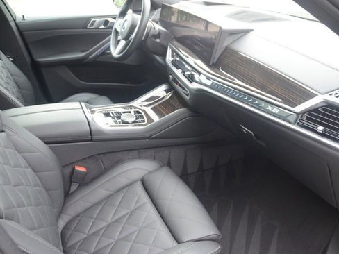 Used 2025 BMW X6 xDrive40i image 12