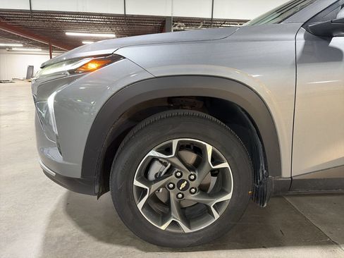 Used 2024 Chevrolet Trax LT w/ Sunroof Package FWD image 34