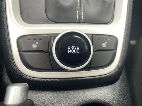 Used 2022 Hyundai Venue Limited image 17