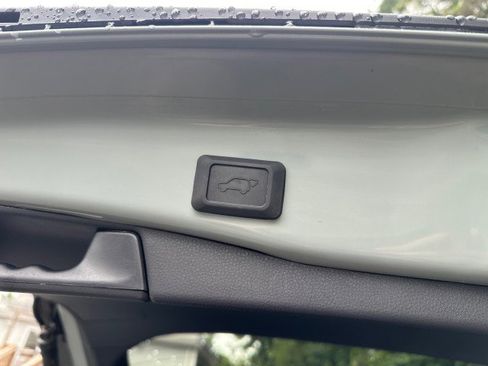 Used 2022 Toyota RAV4 XLE Premium image 20