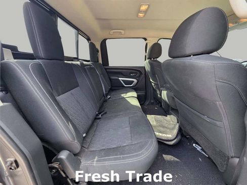 Used 2018 Nissan Titan SV image 8