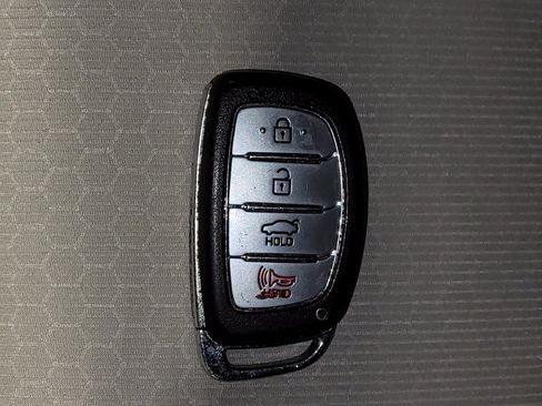 Used 2018 Hyundai Elantra Value Edition FWD image 32