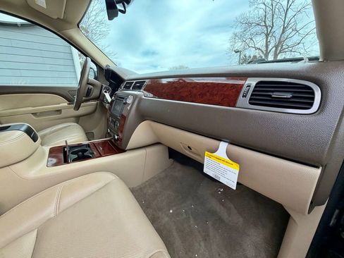 Used 2014 Chevrolet Tahoe LTZ image 23