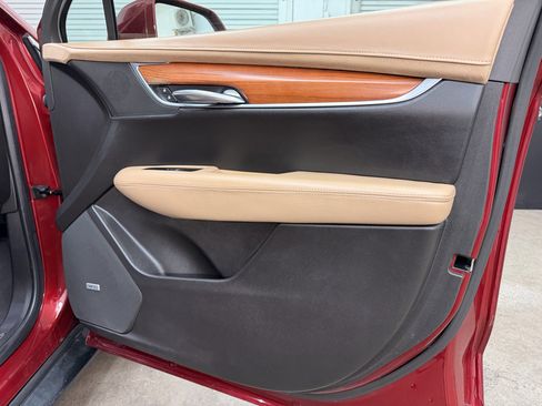 Used 2018 Cadillac XT5 Platinum w/ Driver Assist Package image 27