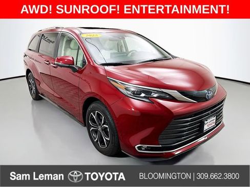 Used 2025 Toyota Sienna Platinum image 1