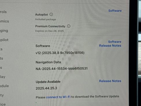 Used 2022 Tesla Model Y Long Range image 23