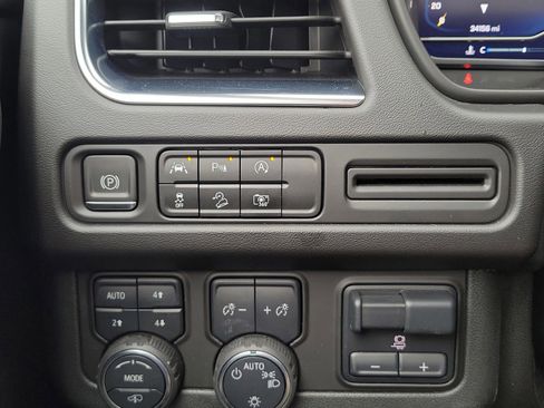 Used 2024 Chevrolet Tahoe Z71 w/ Z71 Off-Road Package AWD/4WD image 24