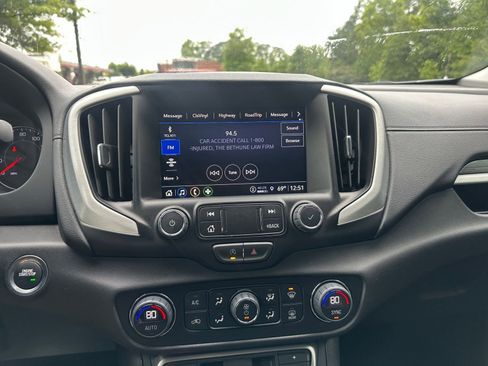 Used 2024 GMC Terrain SLT image 22