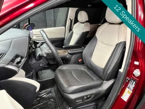 Used 2025 Toyota Sienna Platinum AWD/4WD image 7