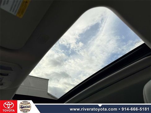 Used 2020 Toyota Highlander XLE image 27