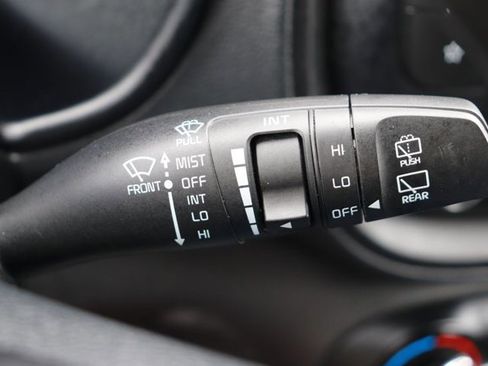 Used 2025 Kia Soul LX w/ LX Technology Package FWD image 21