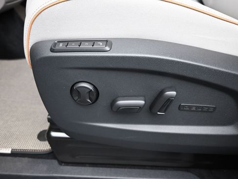 New 2025 Volkswagen ID. Buzz 1st Edition image 21