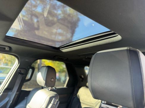 Used 2018 Land Rover Discovery HSE image 11