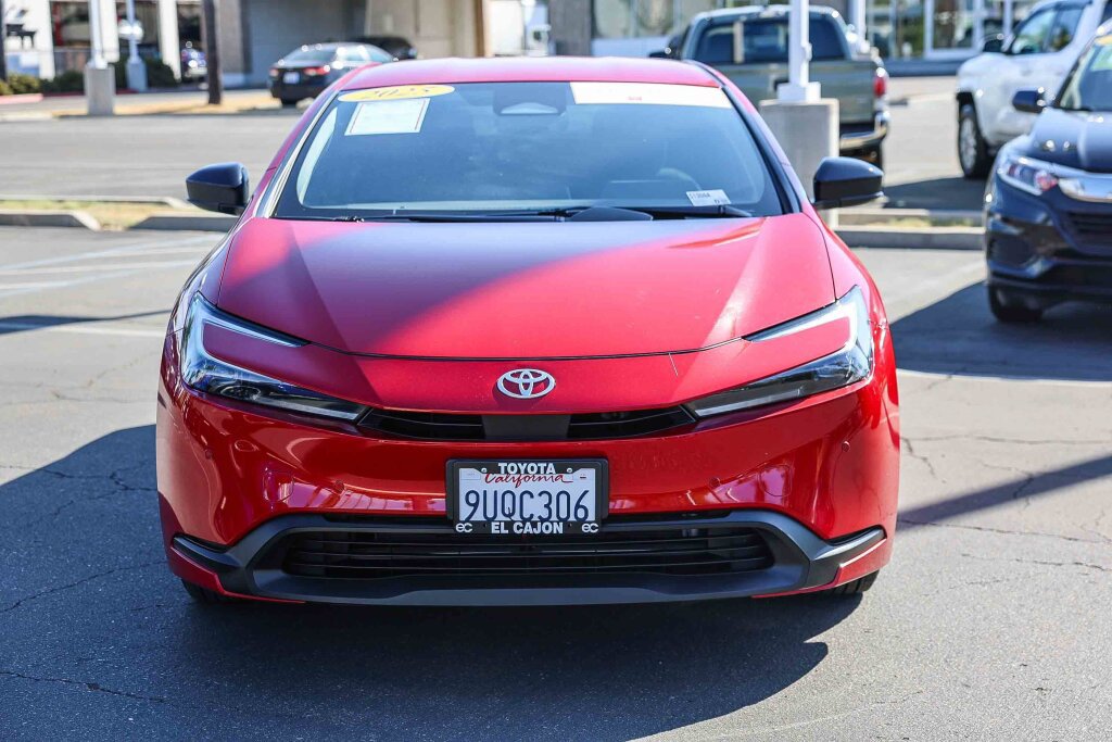 Certified 2025 Toyota Prius LE FWD image 15