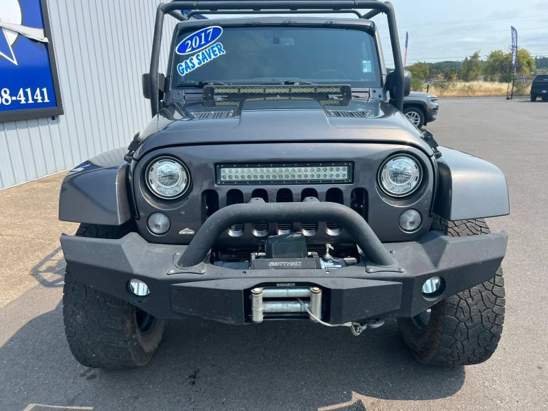 Used 2017 Jeep Wrangler Unlimited Sahara w/ Max Tow Package AWD/4WD image 3
