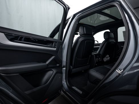 Certified 2026 Porsche Cayenne AWD/4WD image 21