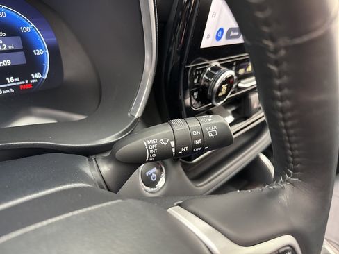 Used 2023 Toyota Highlander Limited image 22