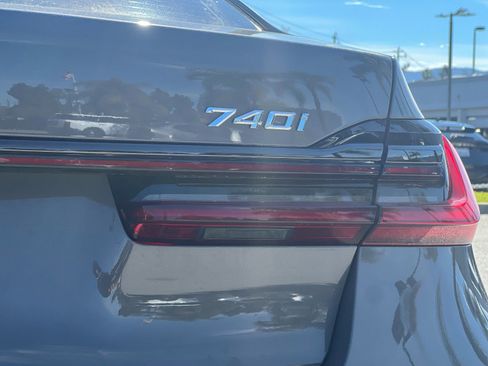 Used 2022 BMW 740i w/ M Sport Package image 28