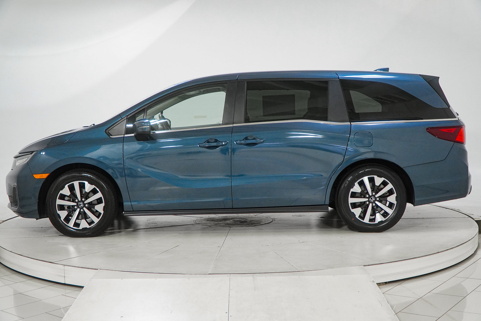 Used 2025 Honda Odyssey EX-L image 5