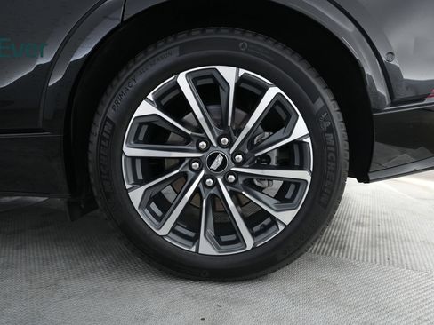 Used 2024 Cadillac Lyriq Sport AWD/4WD image 9