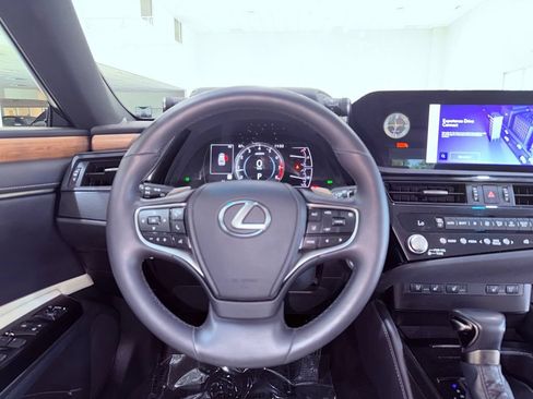Used 2023 Lexus ES 350 w/ Premium Package FWD image 17