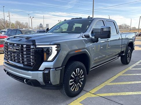 Used 2025 GMC Sierra 3500 Denali Ultimate image 12