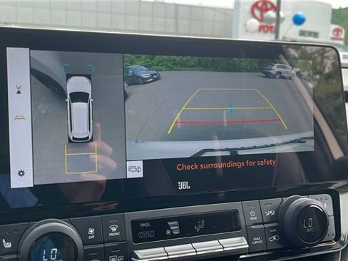 Used 2024 Toyota Grand Highlander AWD Hybrid image 16